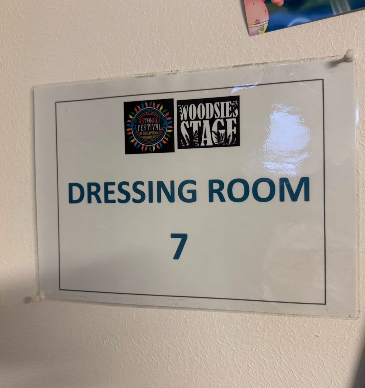 GLASTONBURY '23 — DAS SCHILD, DAS UNSERES WAR